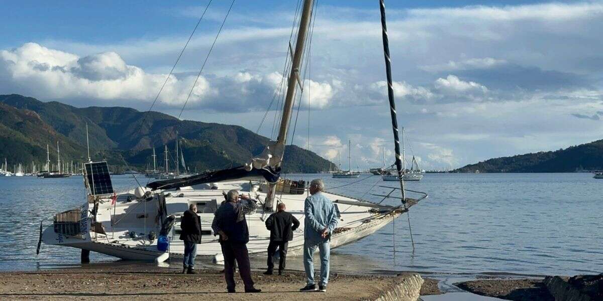 Muğla’da Fırtına! Karaya Vuran Yelkenliler Kaldırılıyor