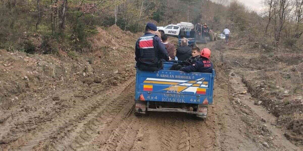 Şelaleleri Gezmeye Giden Muhtar 30 Metre Yükseklikten Düşerek Yaralandı