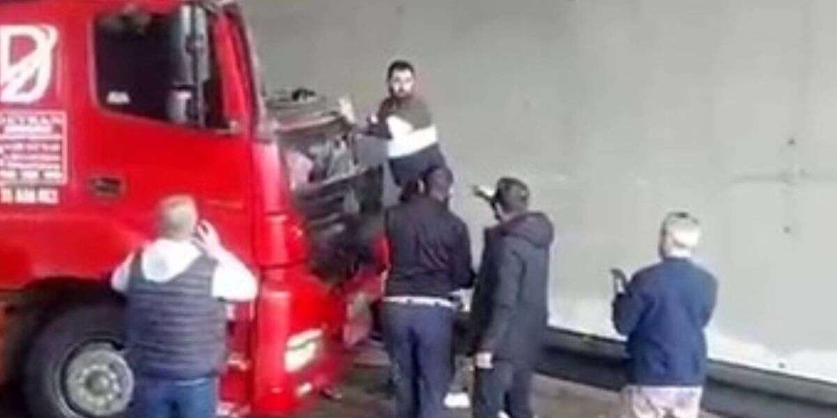 Sürücü Kendi Kullandığı Tırın Altında Can Verdi