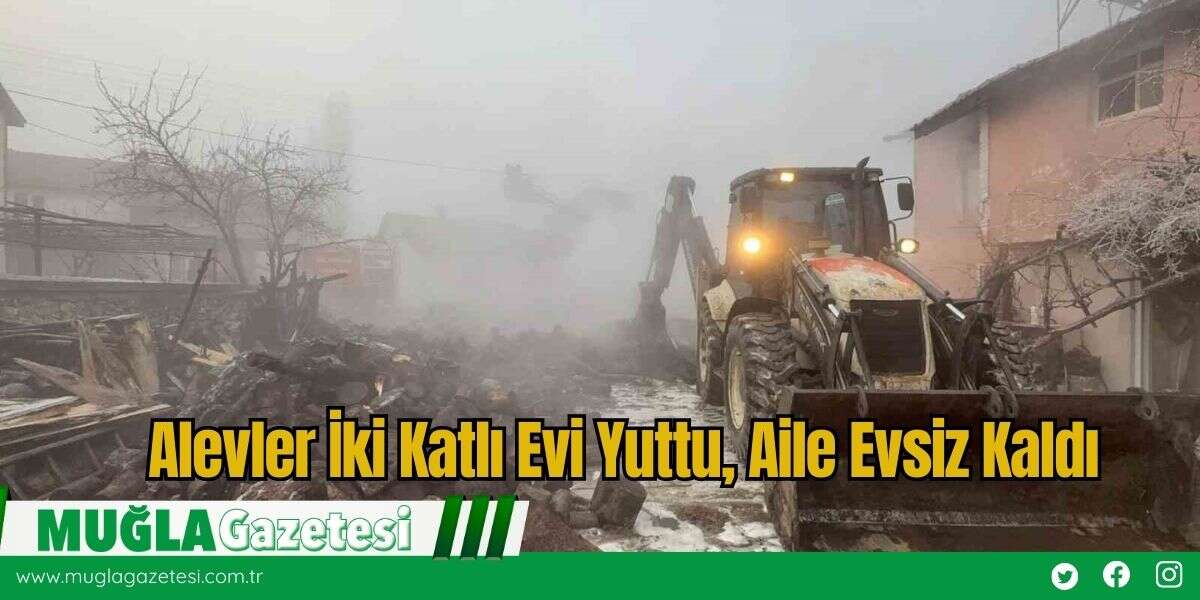 Alevler İki Katlı Evi Yuttu, Aile Evsiz Kaldı
