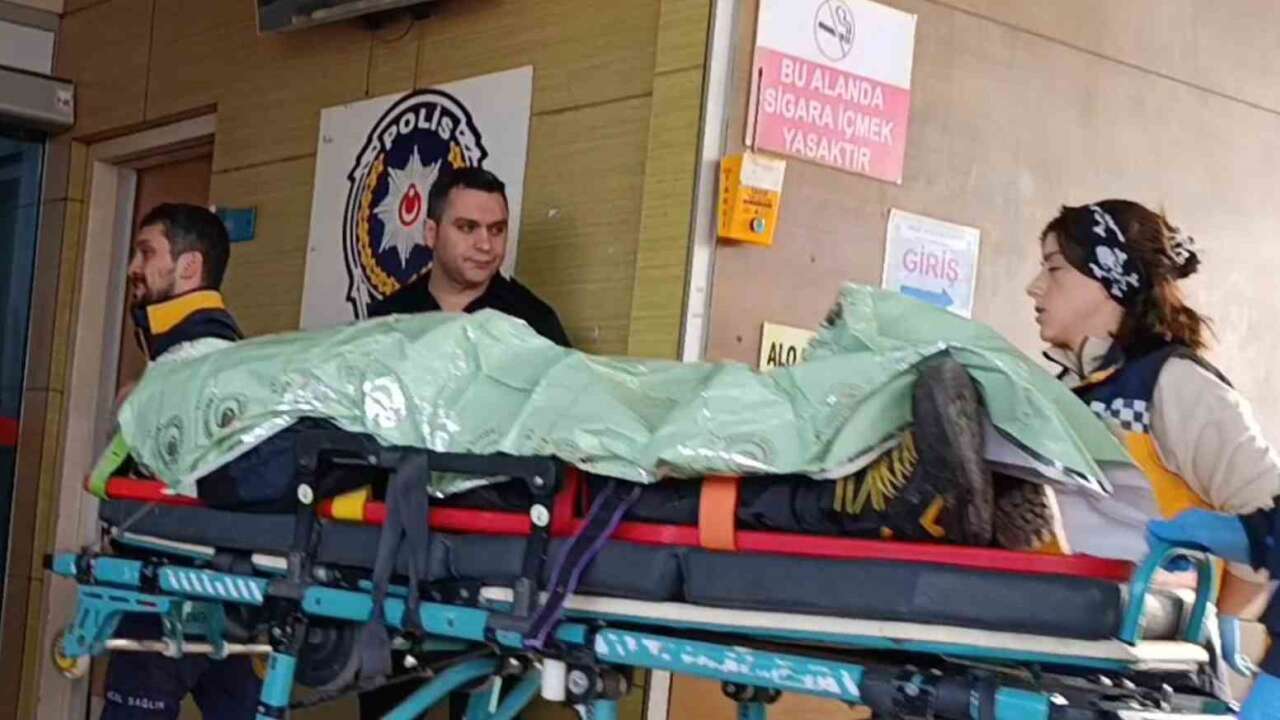 Geçirdiği Kaza Sonucu Bayılan Sürücü Saatler Sonra Araçta Donmak Üzereyken Bulundu