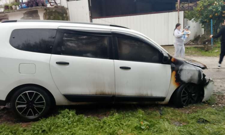 Muğla’da Park Halindeki Araç Alev Alev Yandı