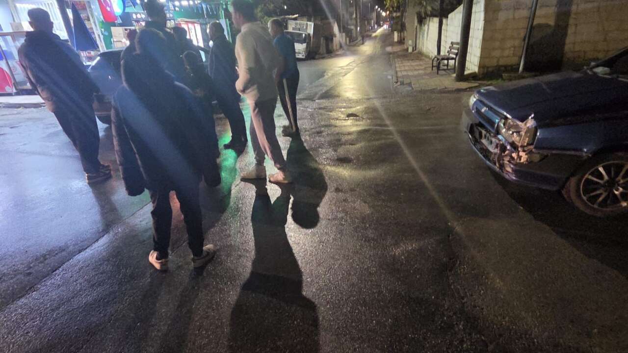 Bayır’da İki Araç Çarpıştı