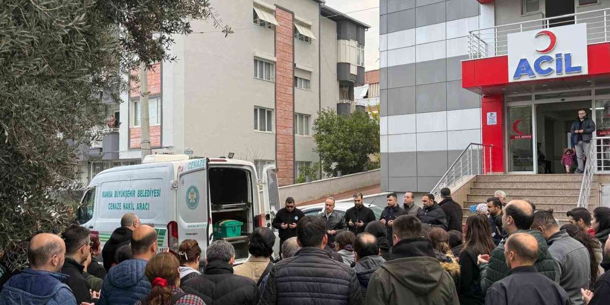 Ameliyat Yaptığı Sırada Kalp Krizi Geçiren Doktor Hayatını Kaybetti