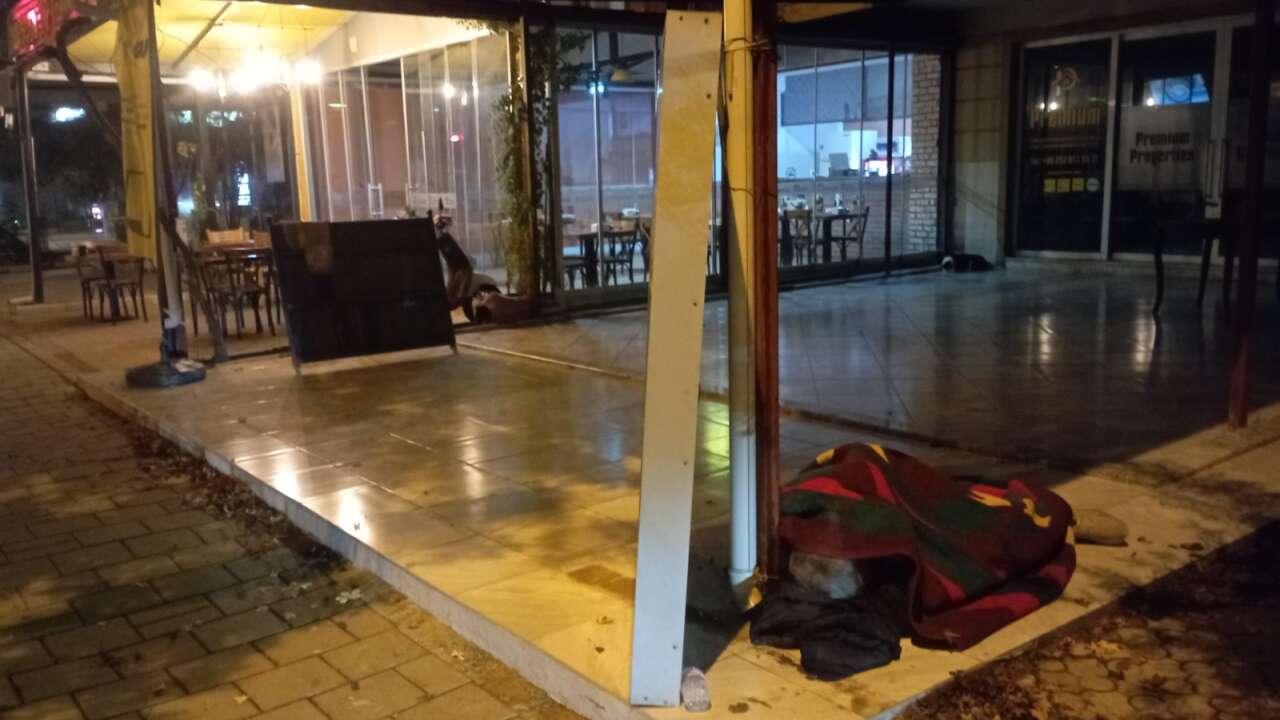 Fethiye’de Vicdanları Sızlatan Olay: Hasta Adam Sokakta Sahipsiz Kaldı