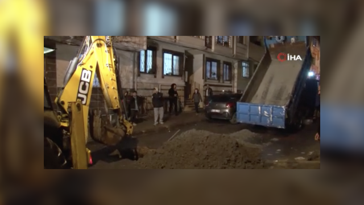 Minibüs Yağmur Sonrası Çöken Yola Düştü