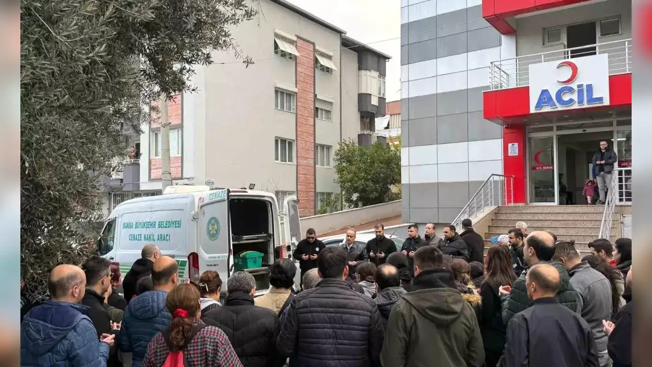 Ameliyat Sırasında Kalp Krizi Geçiren Doktor Hayatını Kaybetti