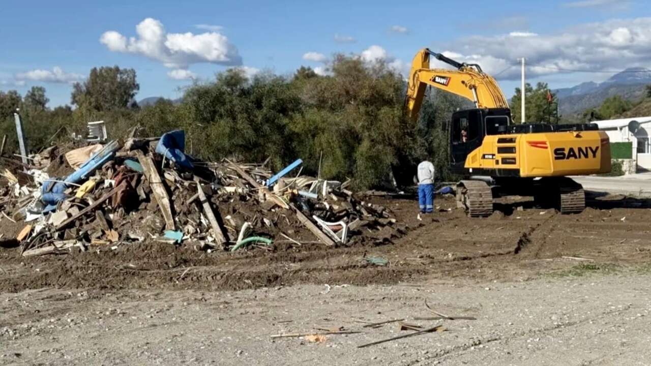 Fethiye Sahilinde İmara Aykırı Yapılar Yıkılıyor