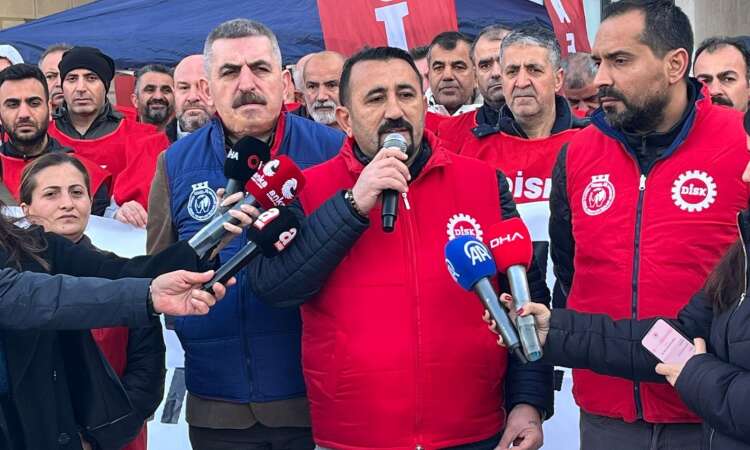 Büyükşehir işçileri: “Arkadaşlarımız işe dönene kadar mücadele sürecek”