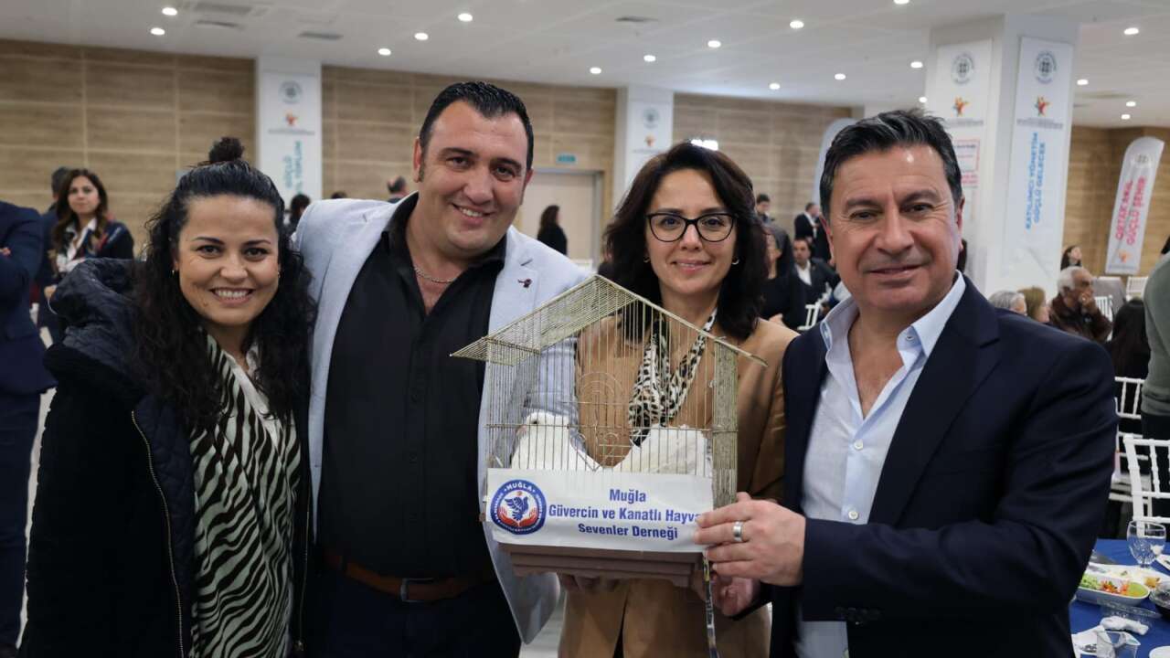 Muğla'da Sivil Toplum Buluşmasına Duygusal Anlar Damga Vurdu: Aras Çiftine Süpriz