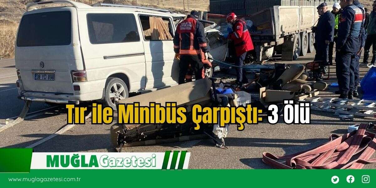 Tır ile Minibüs Çarpıştı: 3 Ölü