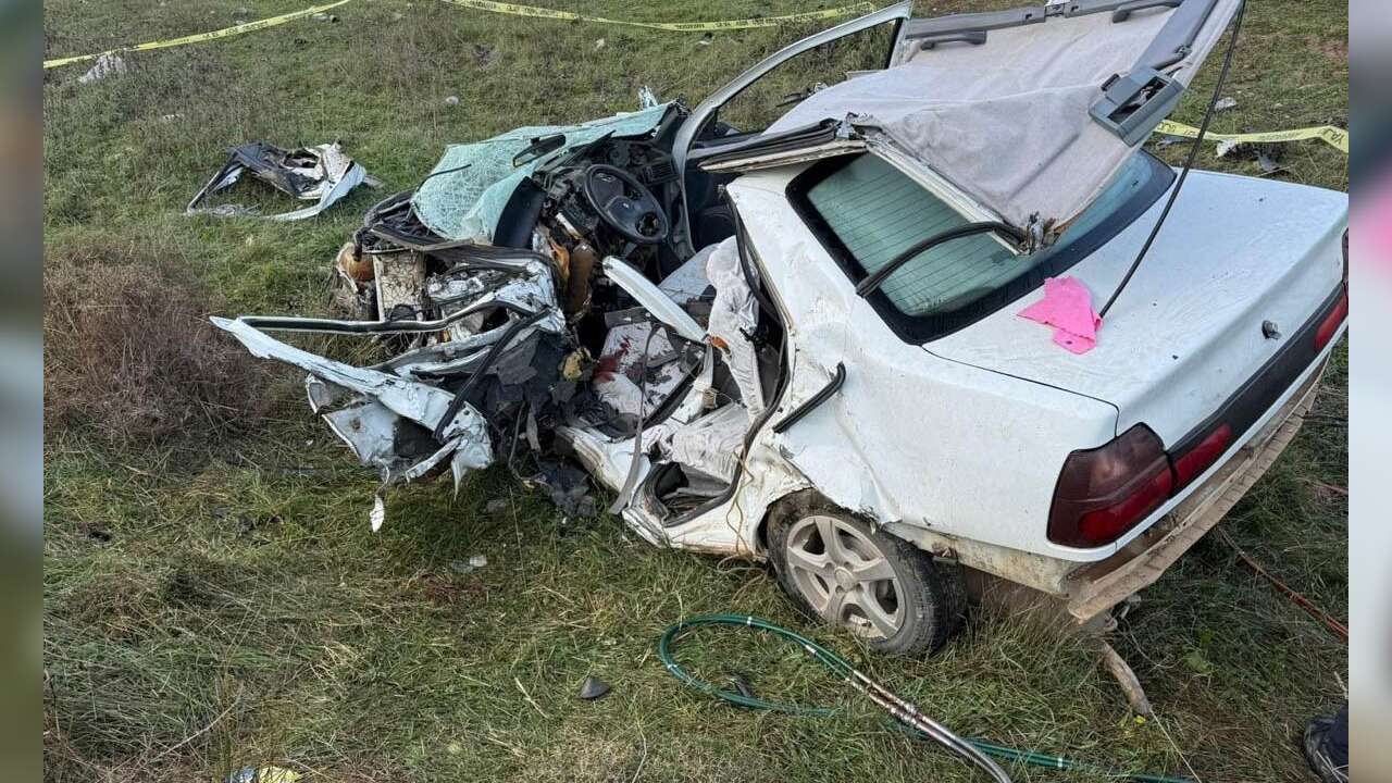 İki Otomobilin Çarpıştı: 1 Ölü, 1 Yaralı