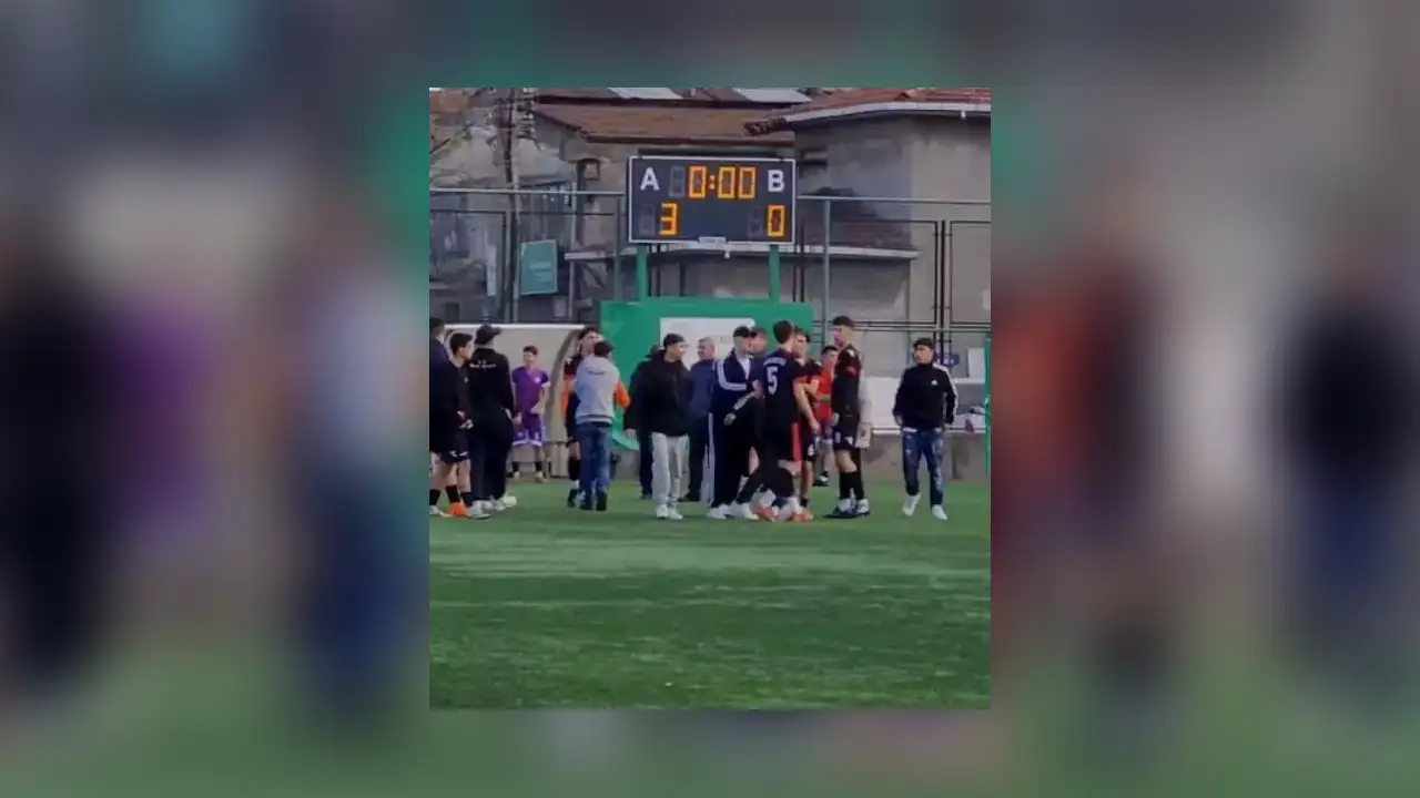 Okul Turnuvasında Öğretmenlerine Tekme Tokat Saldırdılar: 2 Öğrenci Gözaltına Alındı