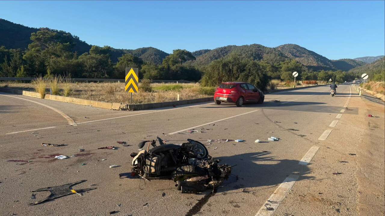 Muğla'da Motosiklet ile Otomobil Çarpıştı: 2 Kişi Ağır Yaralandı