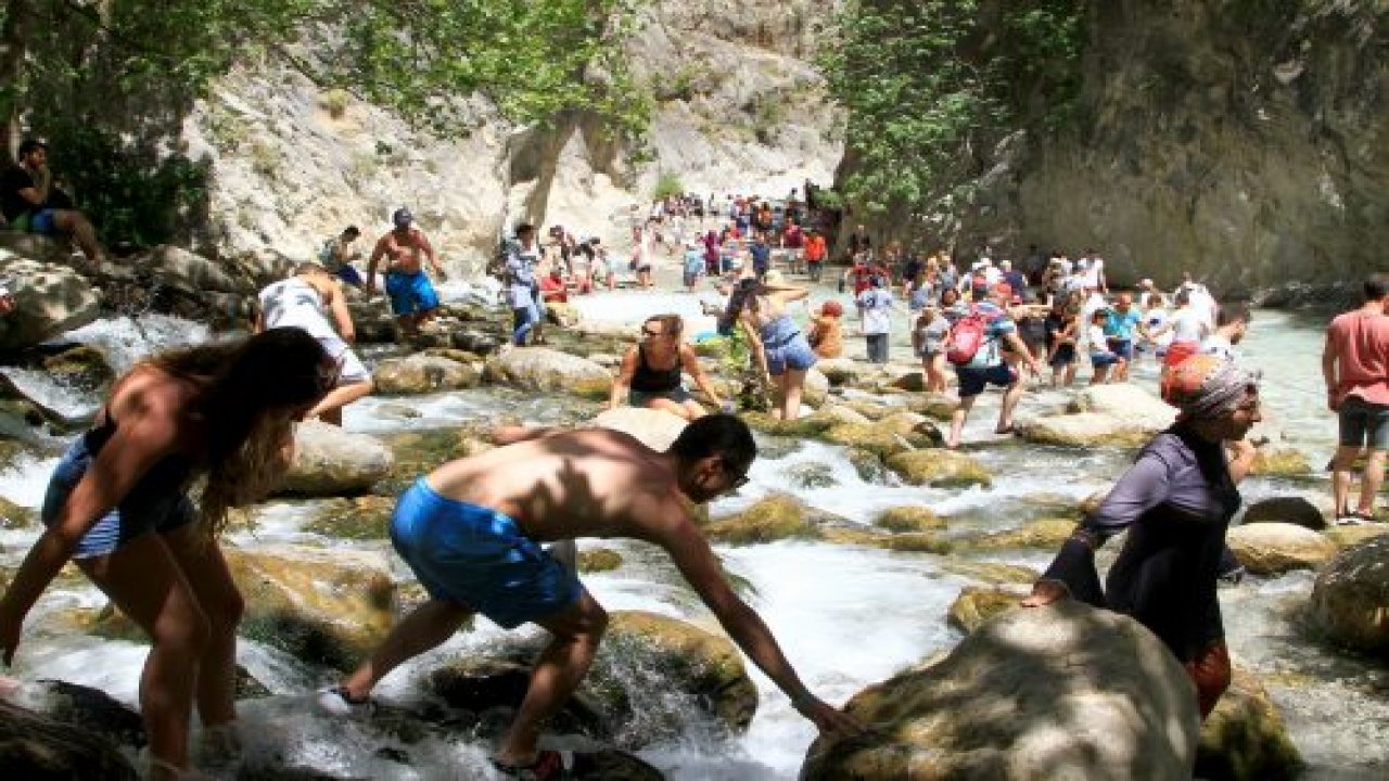 Artan sıcaklar Saklıkent'te ilgiyi artırdı