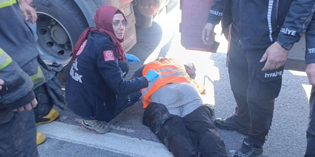 Karayolları İşçisi Tırın Altında Kalarak Hayatını Kaybetti