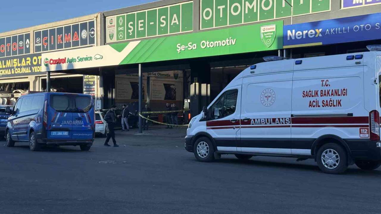 Sanayi Sitesinde Ortalık Karıştı: 4 Kişi Yaralandı