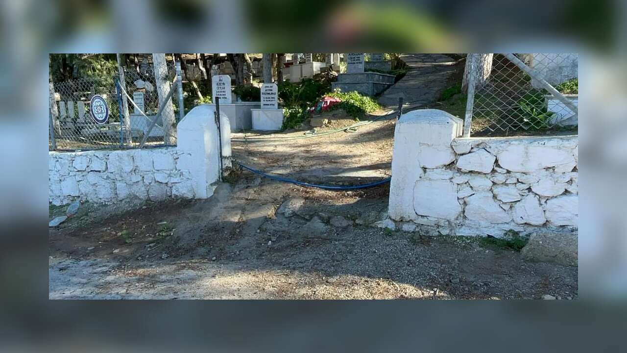 Muğla'da Mezarlığın Kapıları Çalındı