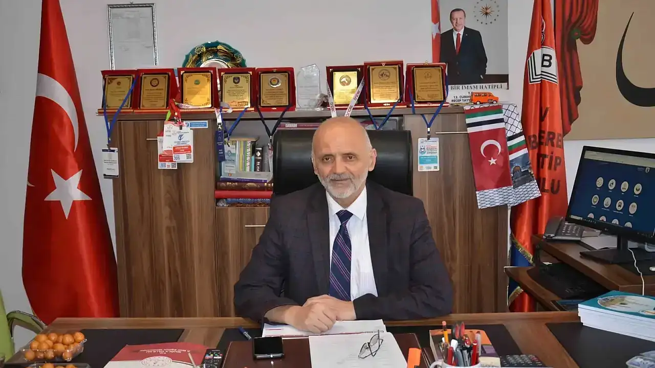 Türkiye'de Eğitim Camiası Yasa Boğuldu: Okul Müdürü ve 4 Öğretmenden Acı Haber