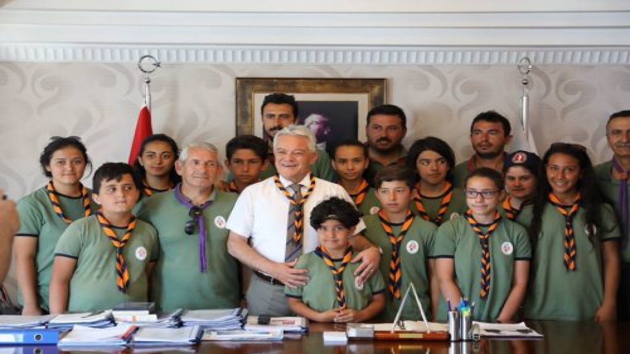 İzci ve Liderlerinden Belediye'ye Ziyaret