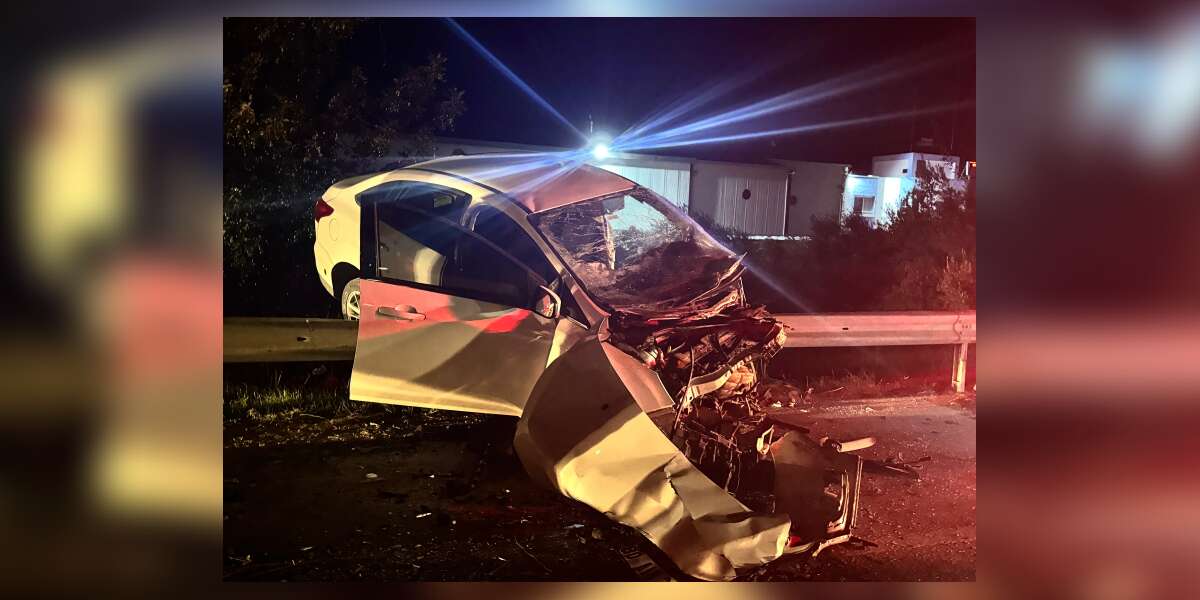 Otomobil ile Hafif Ticari Araç Çarpıştı: 3 Ölü, 2 Yaralı