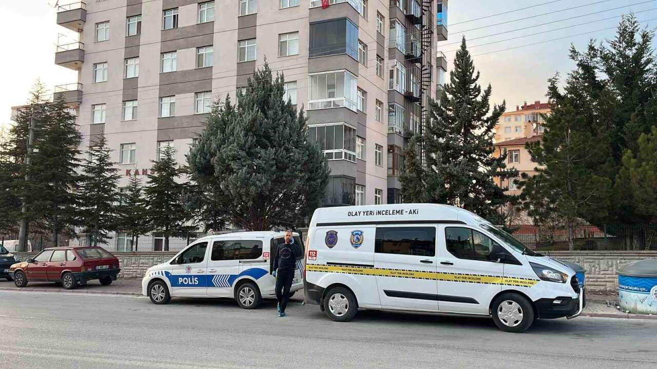 Tartıştığı Eşini Bacağından Tabancayla Vurdu