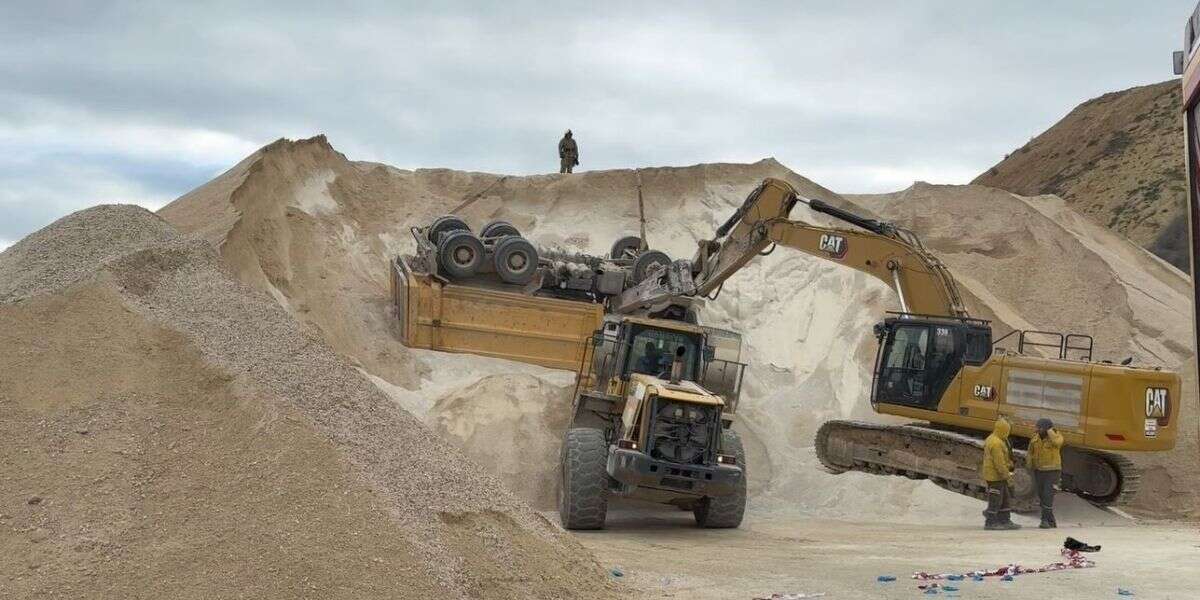 Taş Ocağında Kamyon Devrildi: Dampere Sıkışan Sürücü Yaşamını Yitirdi