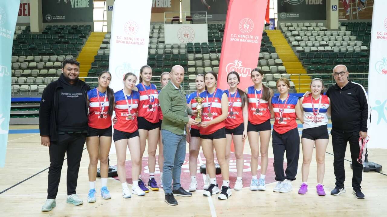 Okul Sporlarında Genç Kızlar Voleybol İl Şampiyonu Belli Oldu