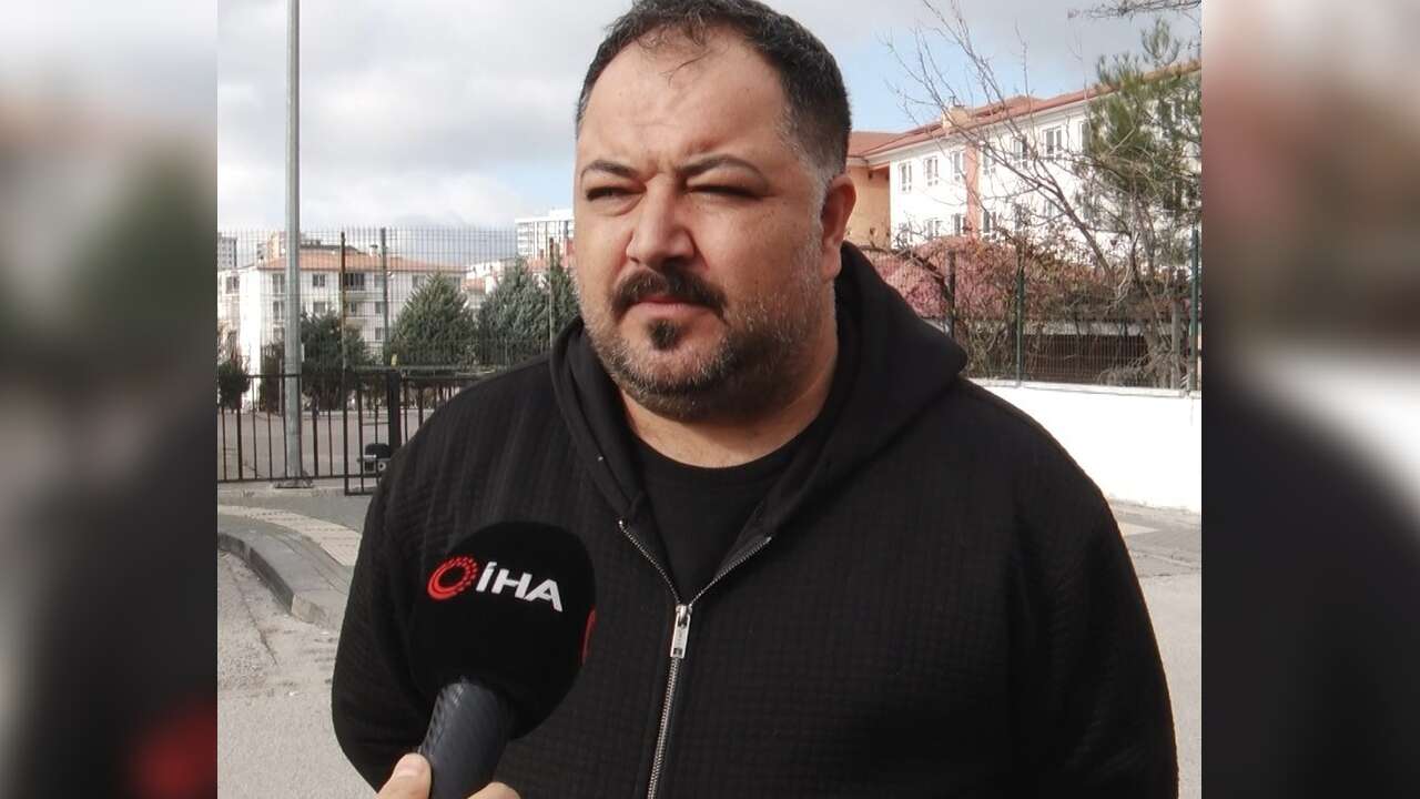 Okulda Skandal: Öğretmen Kız Öğrenci Grubuna C*nsel İçerik Paylaştı