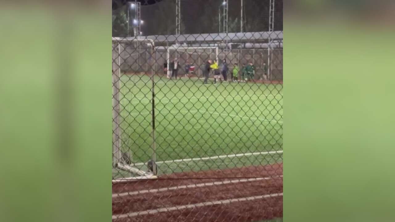 Çocuklar Sahadaydı, Şiddet Tribünden İndi: Kadın Hakeme Saldırı