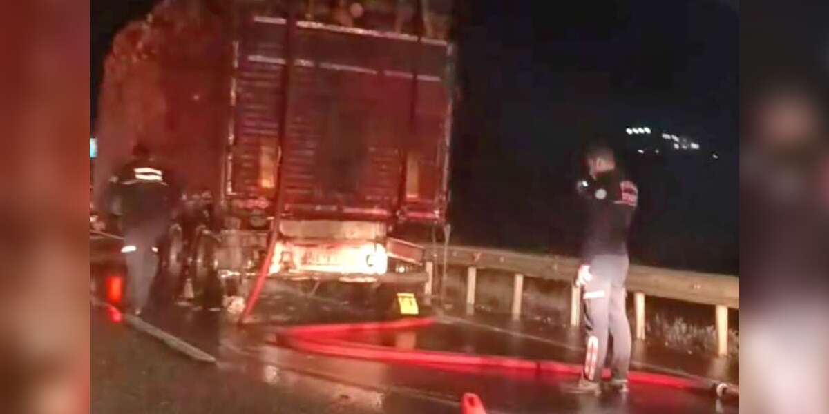 Muğla'da Seyir Halindeki Kamyon Alev Aldı