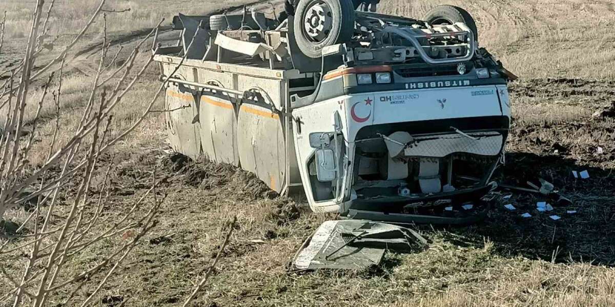 Kontrolden Çıkan Kamyon Şarampole Devrilerek Takla Attı