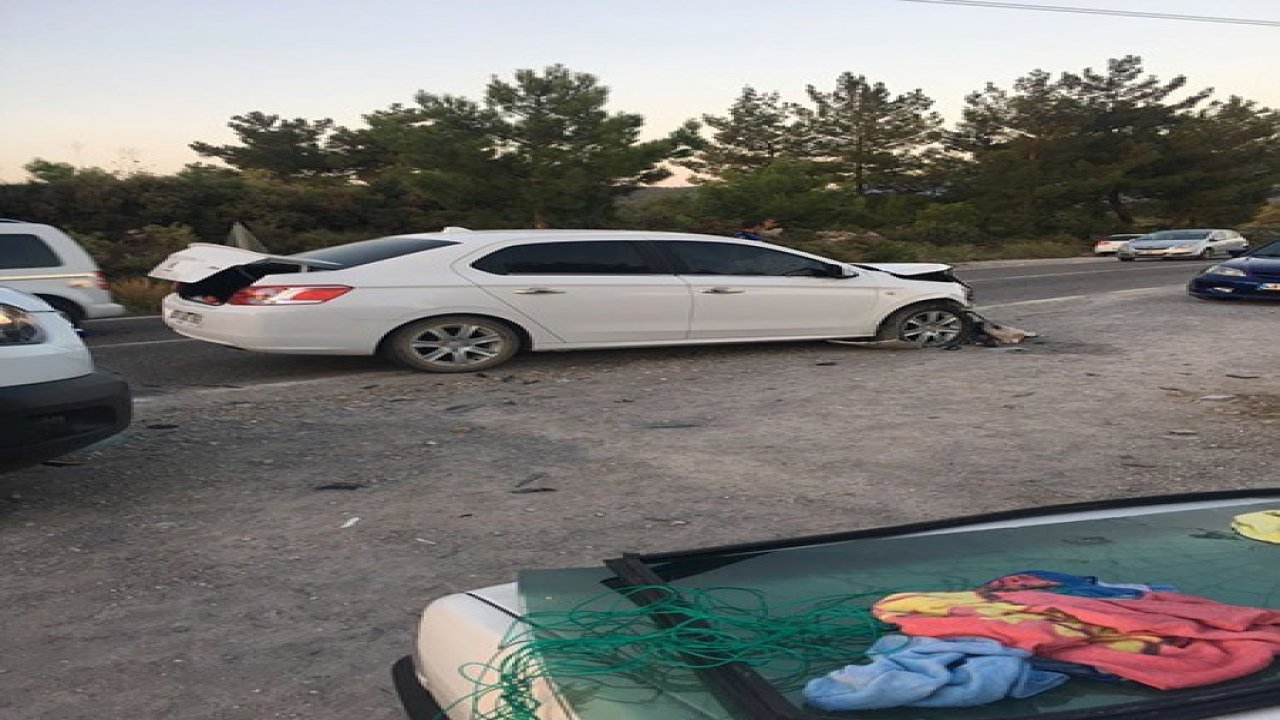 iki otomobil kafa kafaya çarpıştı; 4 yaralı