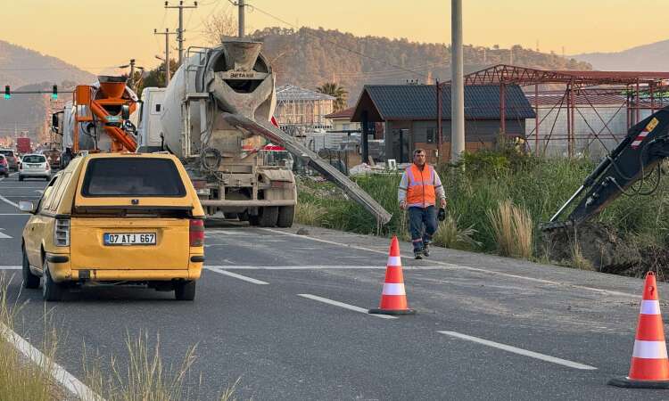 Ortaca’da Beton Mikseri İşçiye Çarptı: İşçi Hastaneye Kaldırıldı