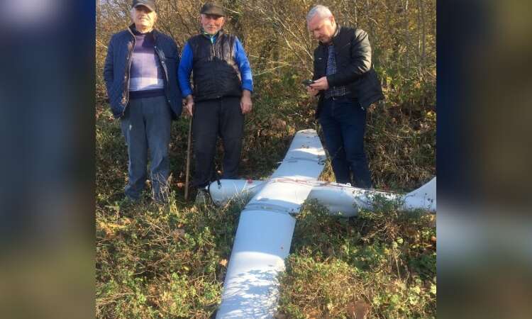 Çalışır Vaziyette İHA Tarlaya Düştü: Bölgeye Jandarma Ekipleri Sevk Edildi