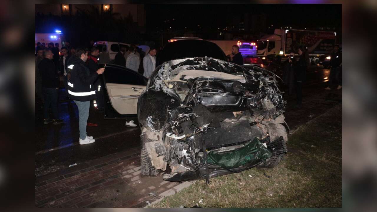 Freni Boşalan Vinç 6 Araca Çarptı Ortalığı Savaş Alanına Çevirdi: 7 Yaralı Var