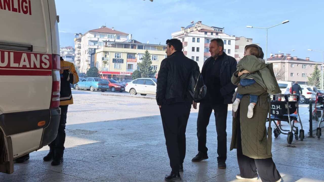 Minik Bebeğin Akciğerine Fıstık Kaçtı