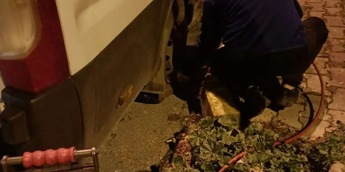 Muğla’da Okul Servisinin Lastikleri Kesildi: Öğrenciler Okula Son Anda Yetişti