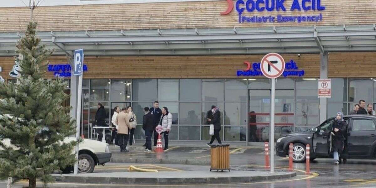 Yedikleri Çikolata Yüzünden 23 Öğrenci Zehirlenme Şüphesiyle Hastaneye Kaldırıldı