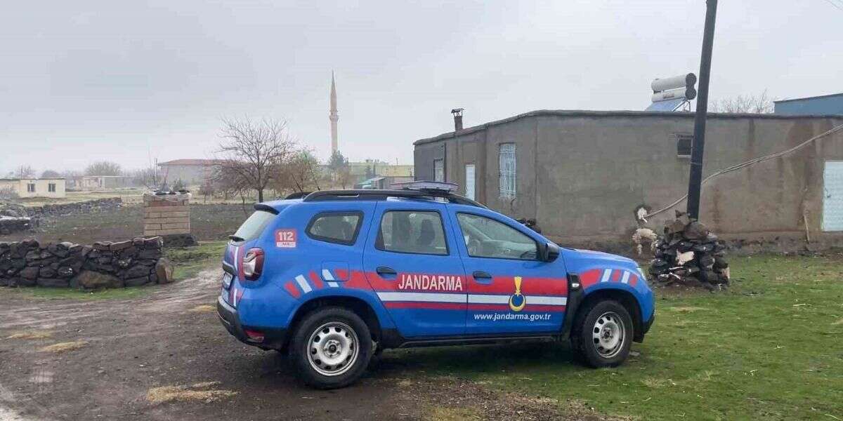 65 Yaşındaki Adam Tartıştığı Eşi ve Oğlunun Canına Kıydı