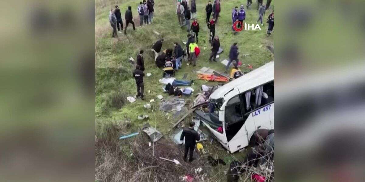 Kadın İşçileri Taşıyan Otobüs Devrildi: 4 Ölü, 3'ü Ağır 7 Yaralı