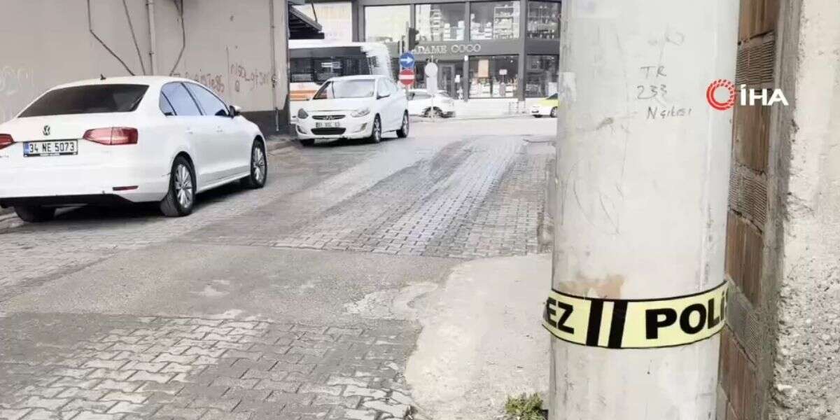 Kahvehaneciyle Müşteriler Arası Silahlı Kavga: 2 Ölü, 1 Yaralı