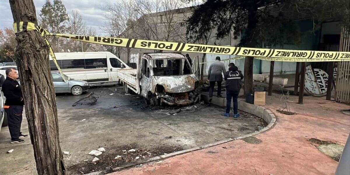 Sığındığı Araçta Yanarak Can Verdi