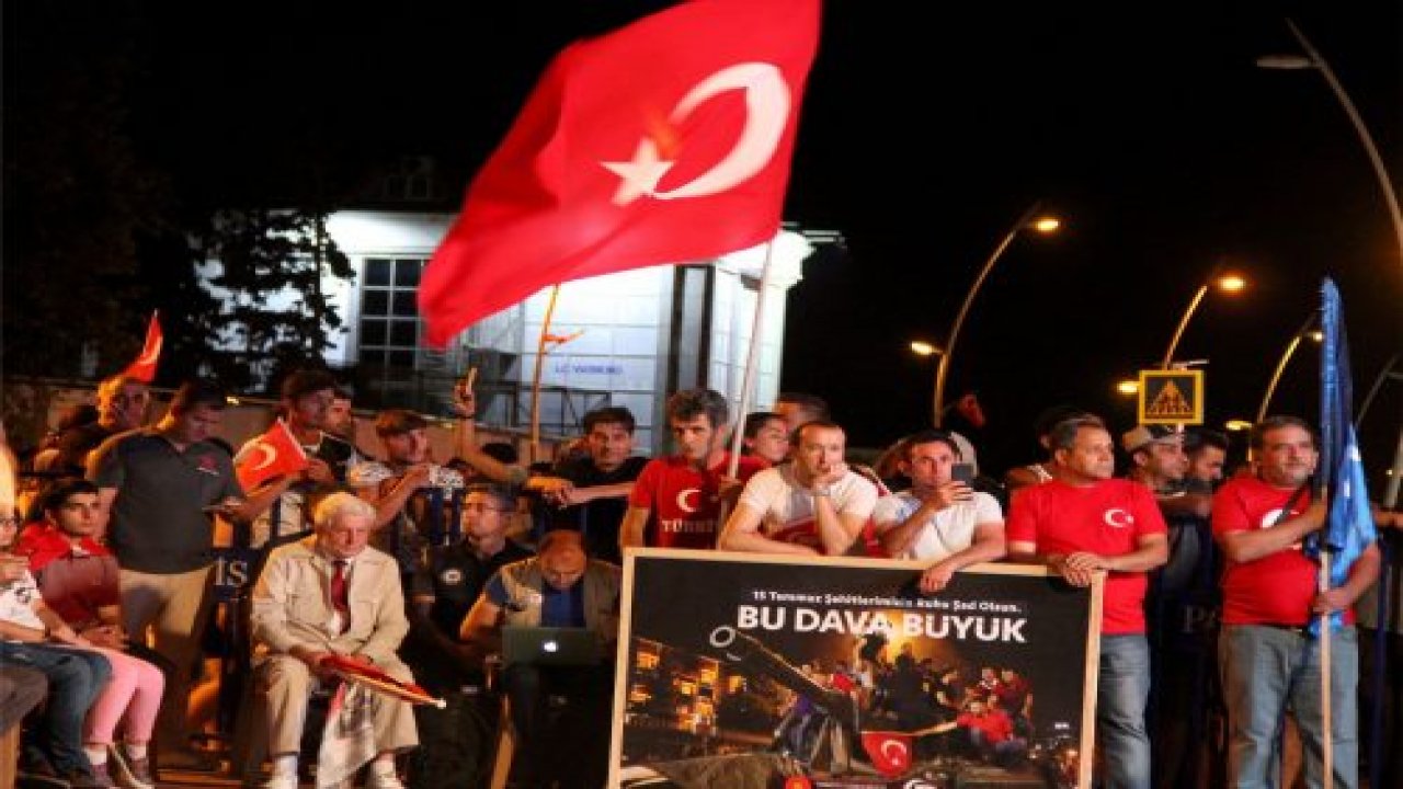 Marmaris demokrasiye sahip çıktı