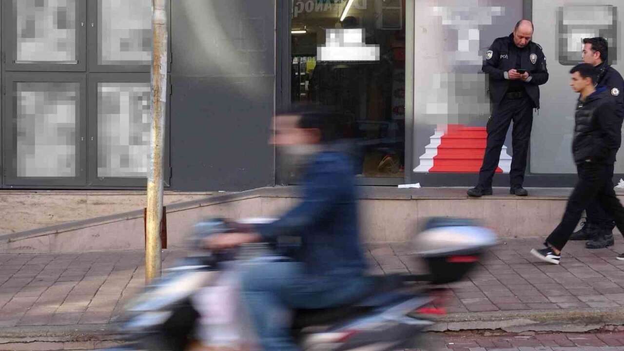 Zincir Markette Hırsızlık Girişimi Kanlı Bitti: 3 Çalışan Yaralı