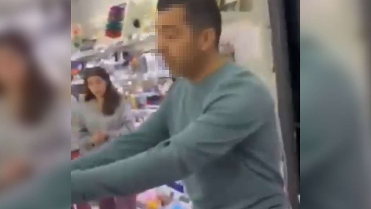 Üniversiteli Kızların Fotoğraflarını Çekerken Suçüstü Yakalandı