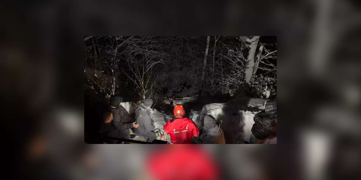 Uçuruma Yuvarlanan Araçta 2 Belediye Meclis Üyesinin Cansız Bedeni Bulundu