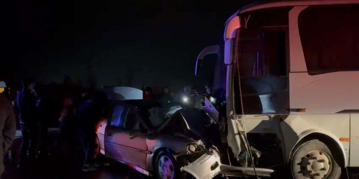 İşçi Servisi ile Otomobil Çarpıştı: 1 Ölü, 13 Yaralı