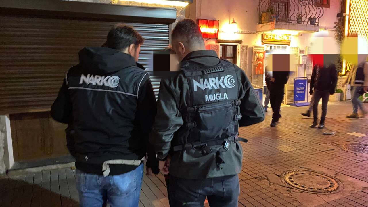 Muğla’da Yılbaşı Denetimleri: Binlerce Kişi ve Araç Kontrol Edildi 55 Aranan Şahıs Yakalandı