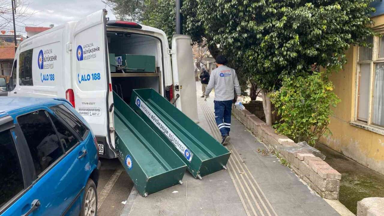 Anne ve 7 Yaşındaki Kızı Evde Bıçaklanarak Öldürüldü